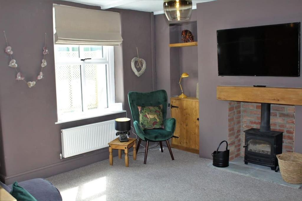 Caterpillar Cottage, Tucked Away In Holiday home Kelbrook