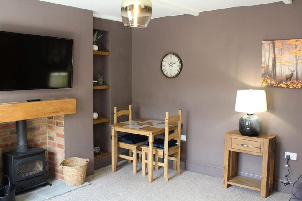 Caterpillar Cottage, Tucked Away In Kelbrook